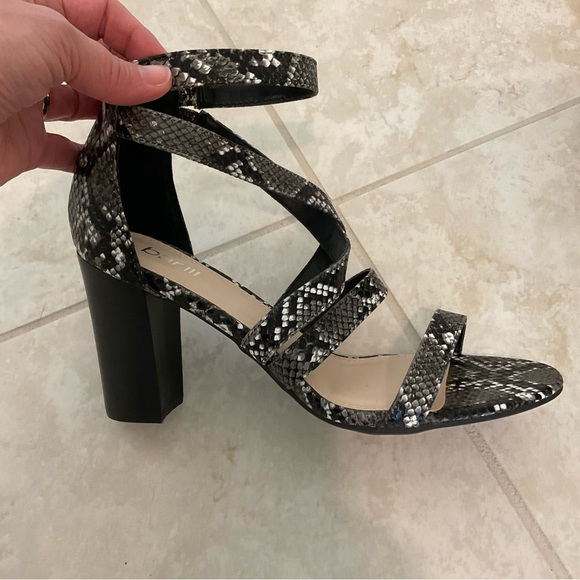 Bar III Sandals Blythe snake python print ankle strap block heels NWOT - Picture 3 of 12